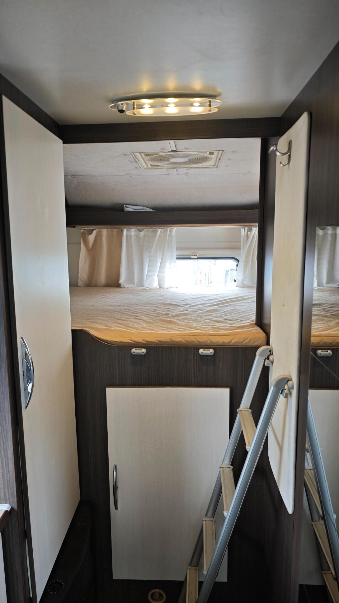Noleggio Rimor 6 posti viaggio e letto con garage Katamarano mansardato full optional