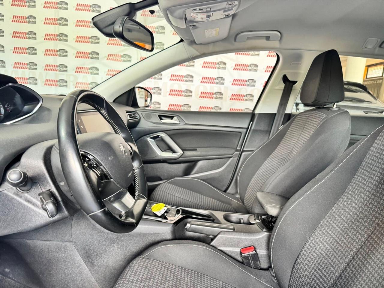 Peugeot 308 BlueHDi 120 S&S EAT6 SW Allure