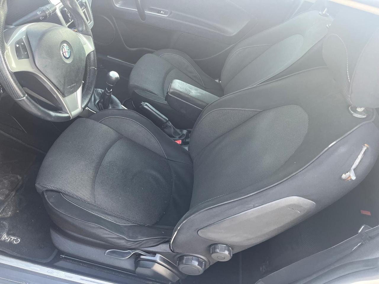 Alfa Romeo MiTo 1.3 JTDm-2 95 CV S&S Distinctive Sport Pack