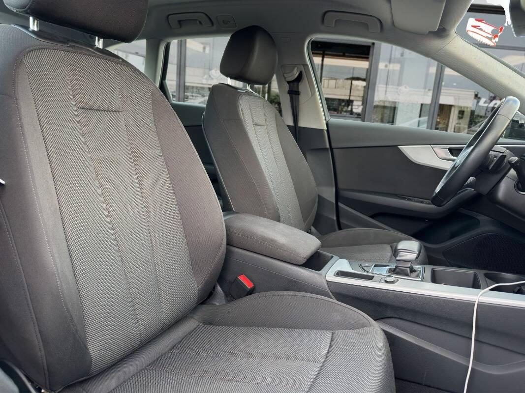 Audi A4 Avant 2.0 tdi mhev Business 136cv s-tronic con Carplay