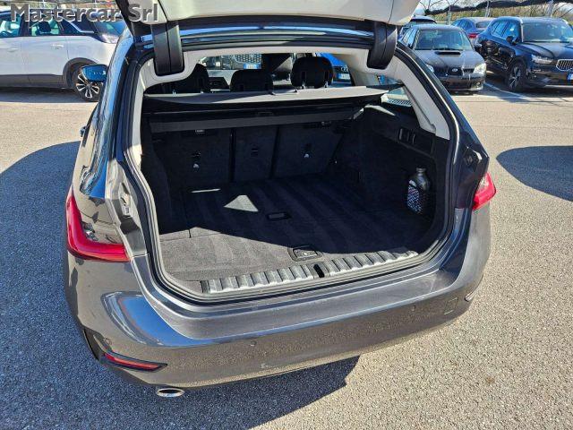 BMW 320 320d XDRIVE auto Business Adv - GD711AP