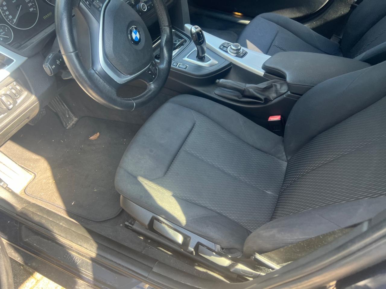 BMW 318 Diesel Touring Automatica Da Cambiare Un Faro e Il Paraurti