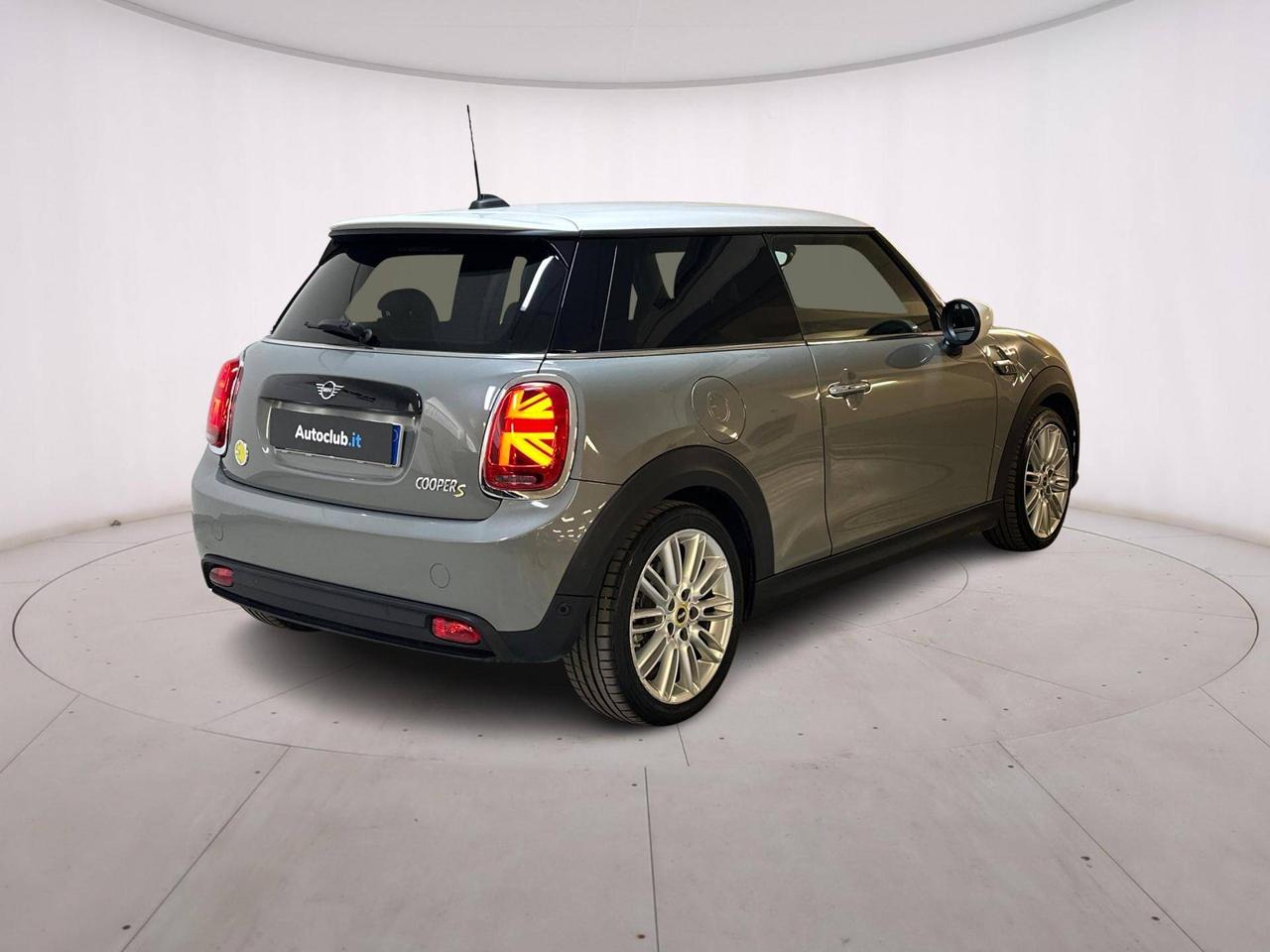 MINI Cooper SE Essential