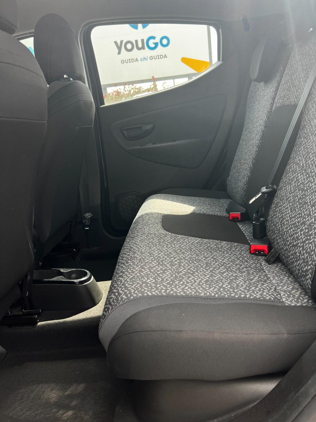 Lancia Ypsilon 1.0 FireFly 5 porte S&S Hybrid Ecochic Silver