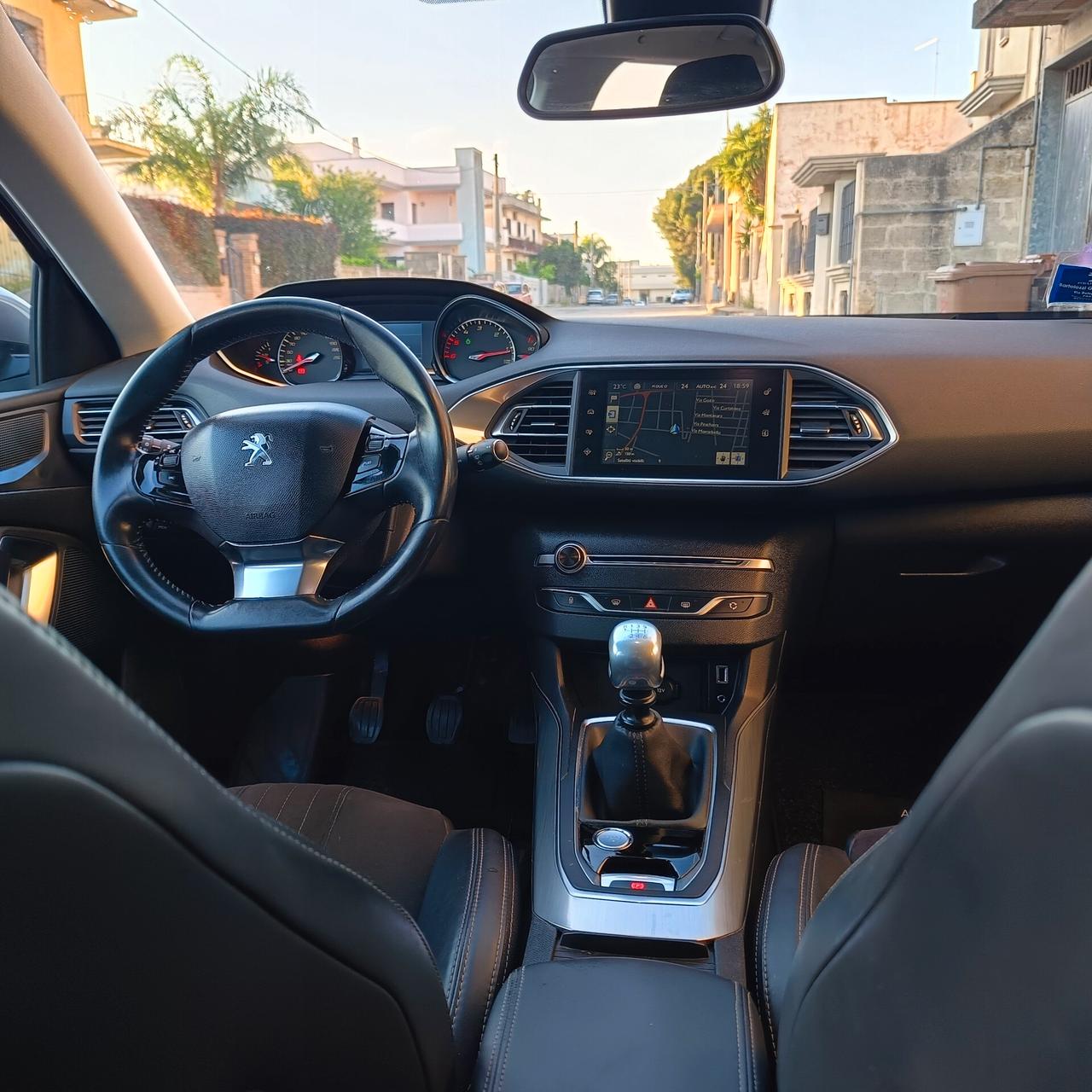 Peugeot 308 BlueHDi 120 S&S SW Allure
