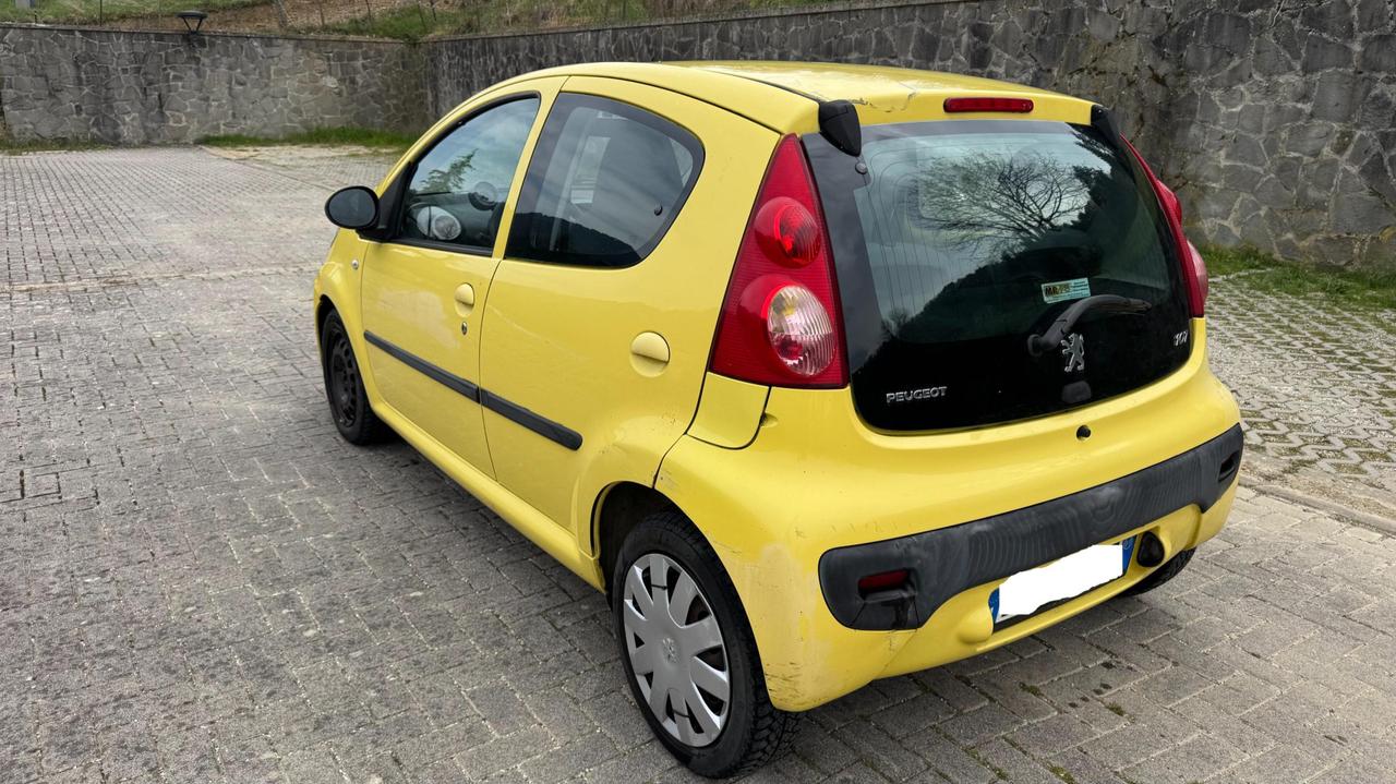 Peugeot 107 5 Porte 107 5p 1.0 12v Sweet Years ok neopatentati
