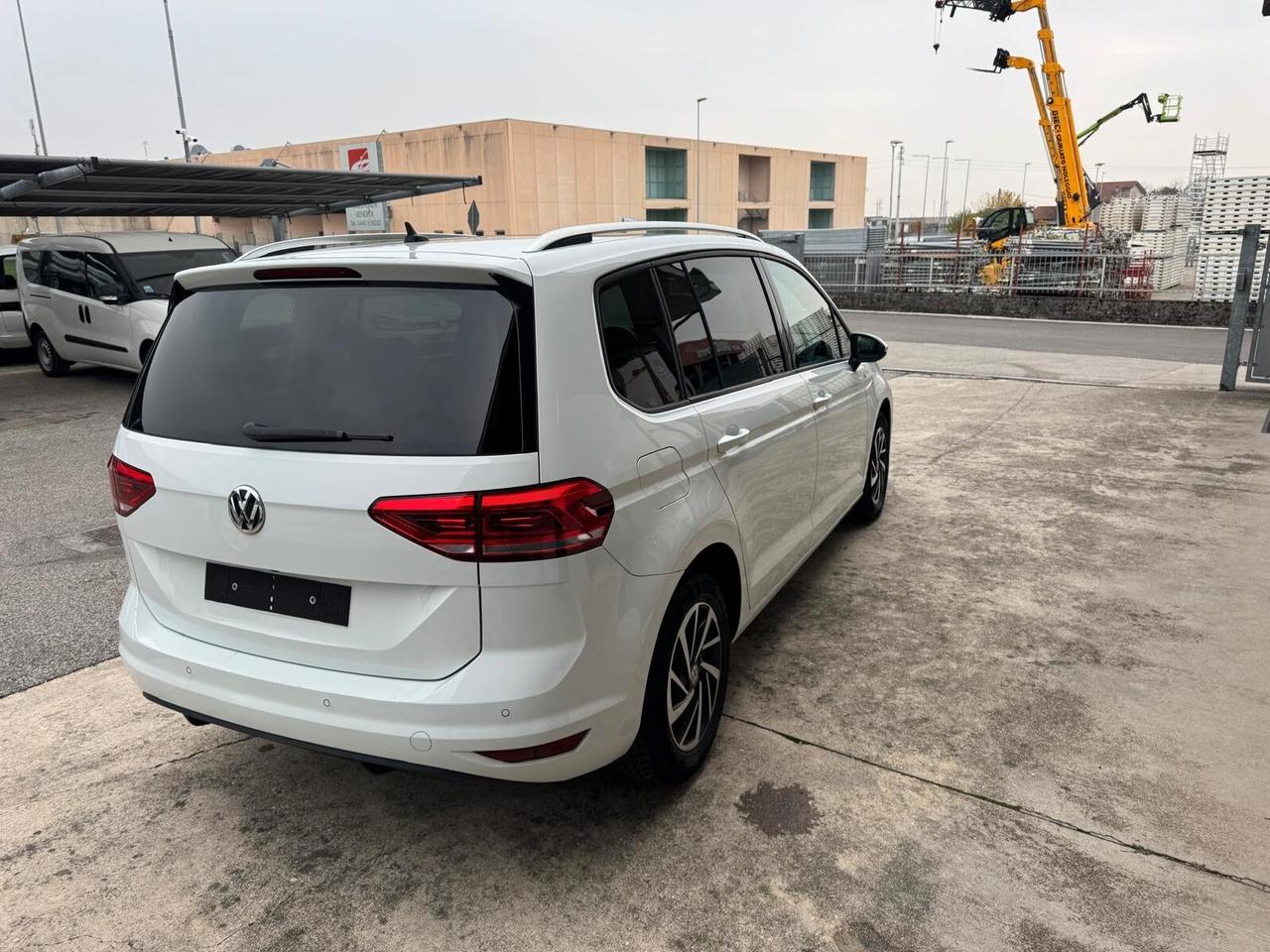 Volkswagen Touran 1.6 TDI 115 CV SCR DSG 7 Posti