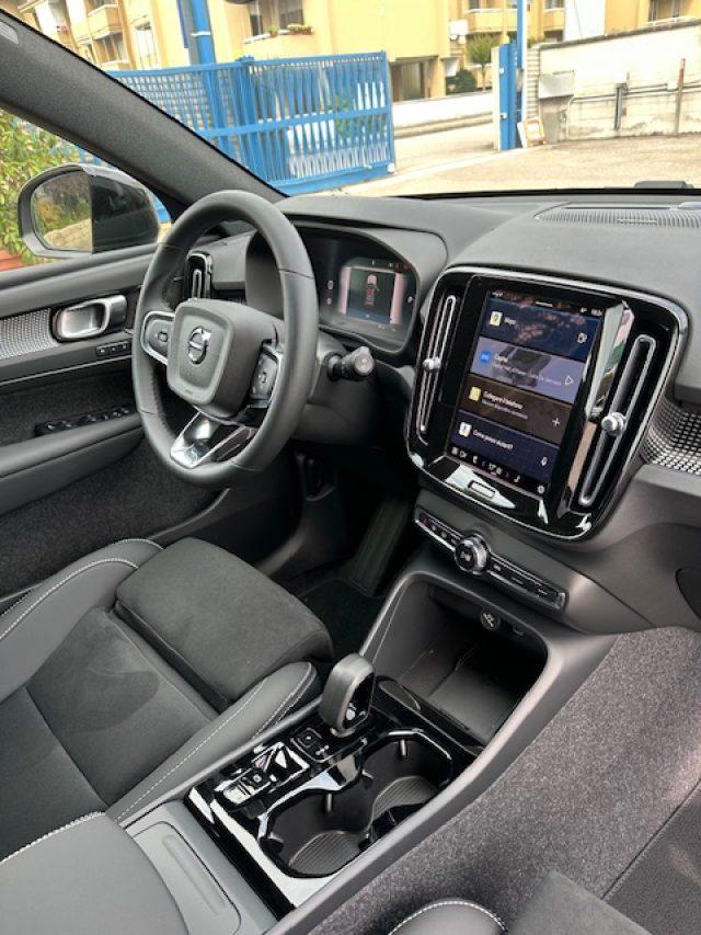 VOLVO XC40 B4 automatico Ultra Black Edition