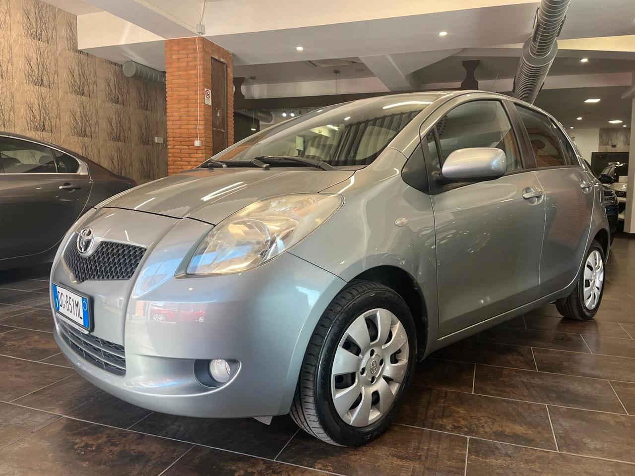 Toyota Yaris 1.0 5 porte Sol