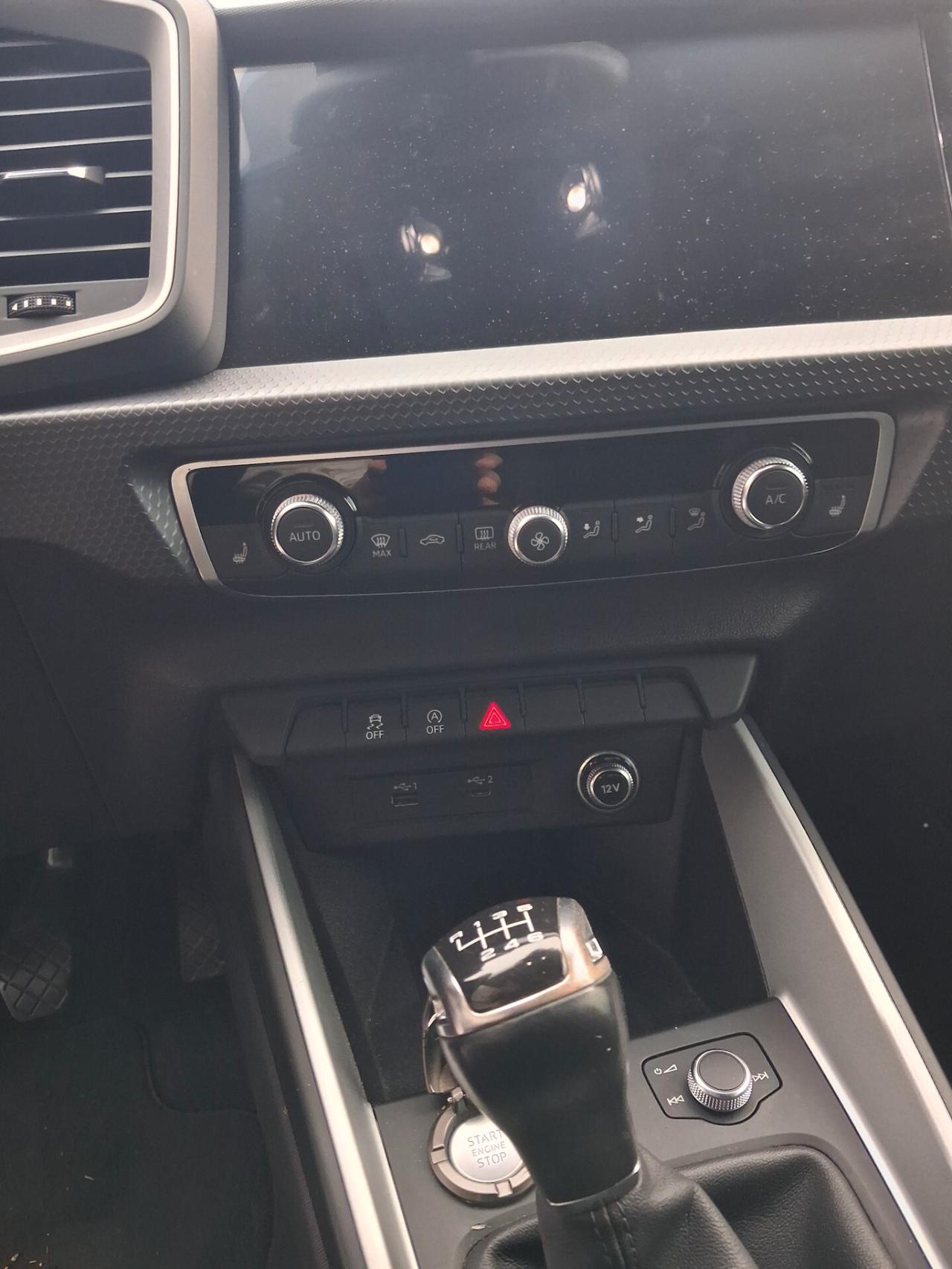 Audi A1 citycarver 30 TFSI Identity Contrast