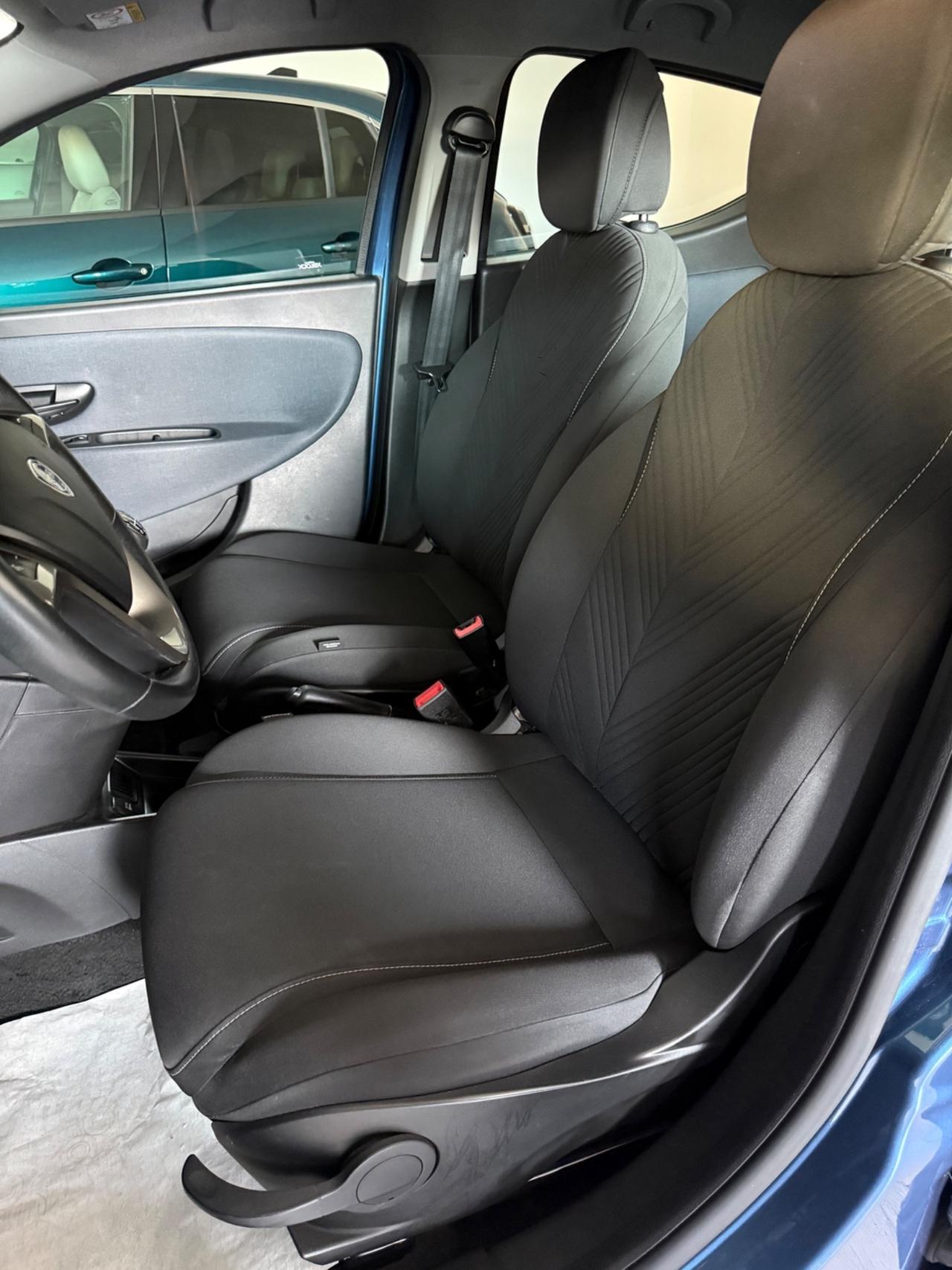 Lancia Ypsilon 1.0 FireFly 5 porte S&S Hybrid Gold 2023