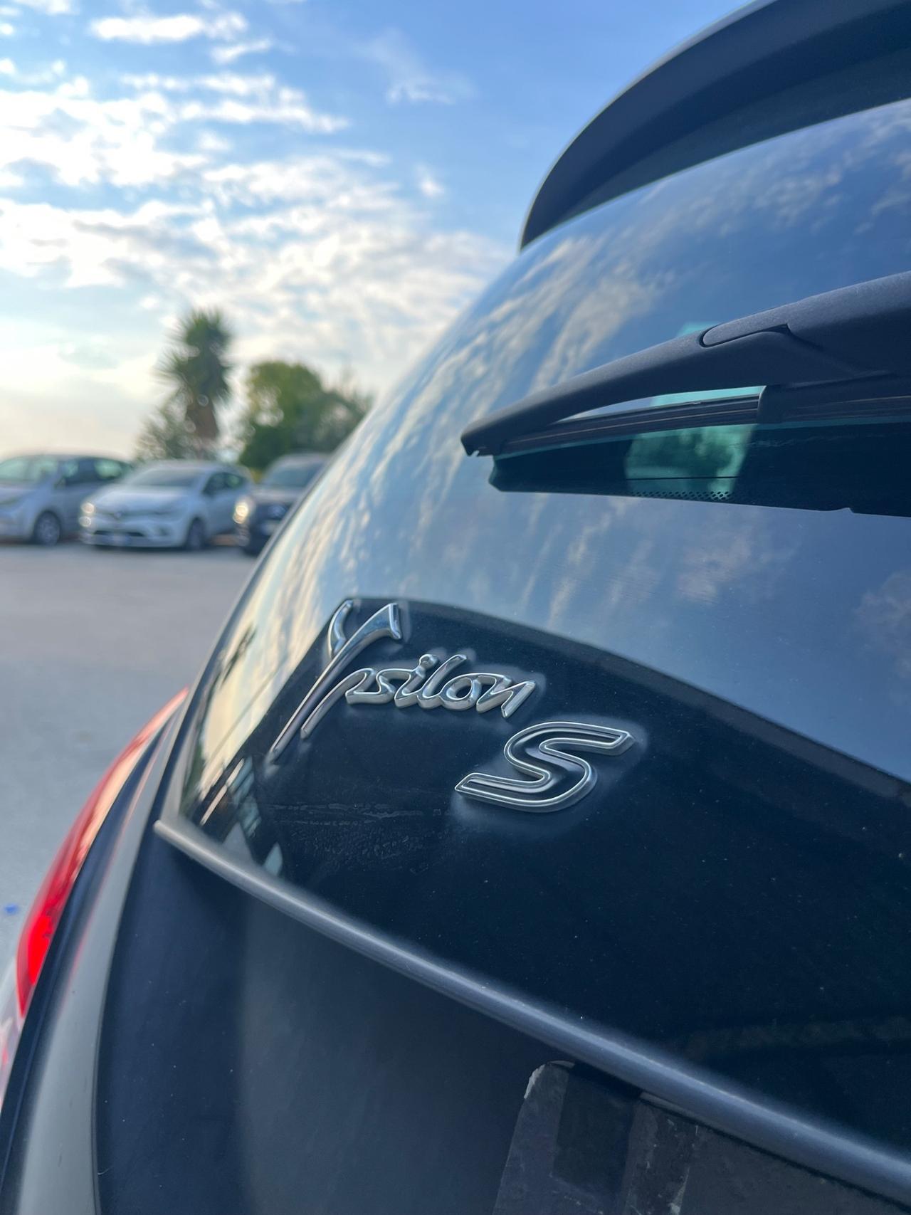 Lancia Ypsilon 1.3 MJT 16V 95 CV 5 porte S&S S Momodesign