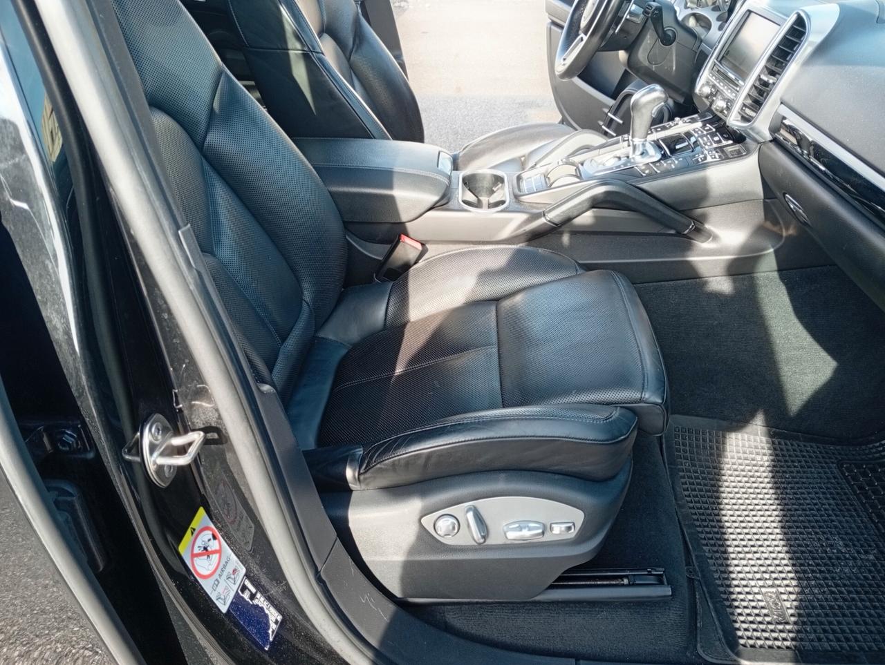 Porsche Cayenne 3.0 Diesel GANCIO TRAINO