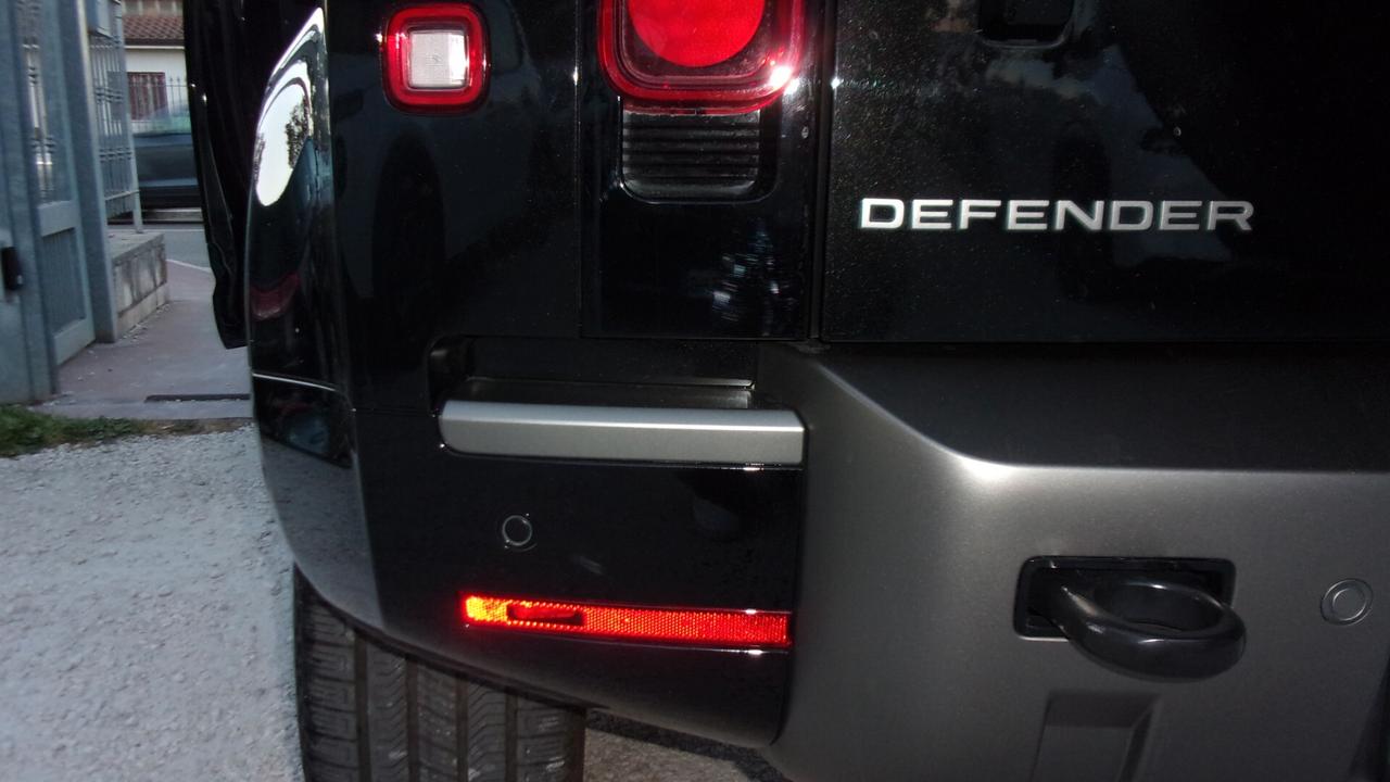 Land Rover Defender 110 3.0D I6 250 CV AWD Auto X-Dynamic SE