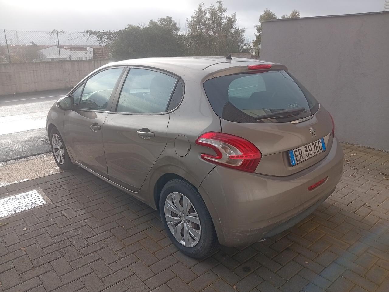 Peugeot 208 1.4 HDi 68 CV 5 porte Allure