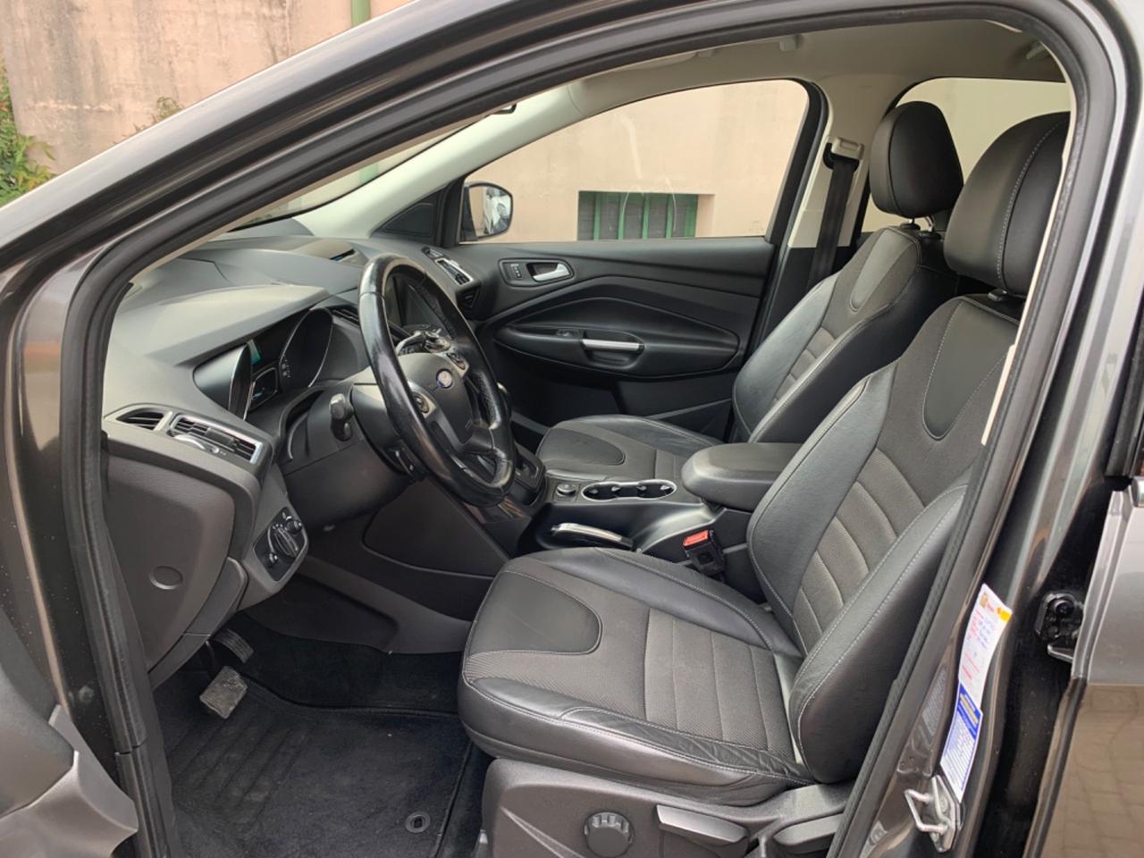 Ford Kuga 2.0 TDCI 150 CV S&S 4WD Powershift Titanium