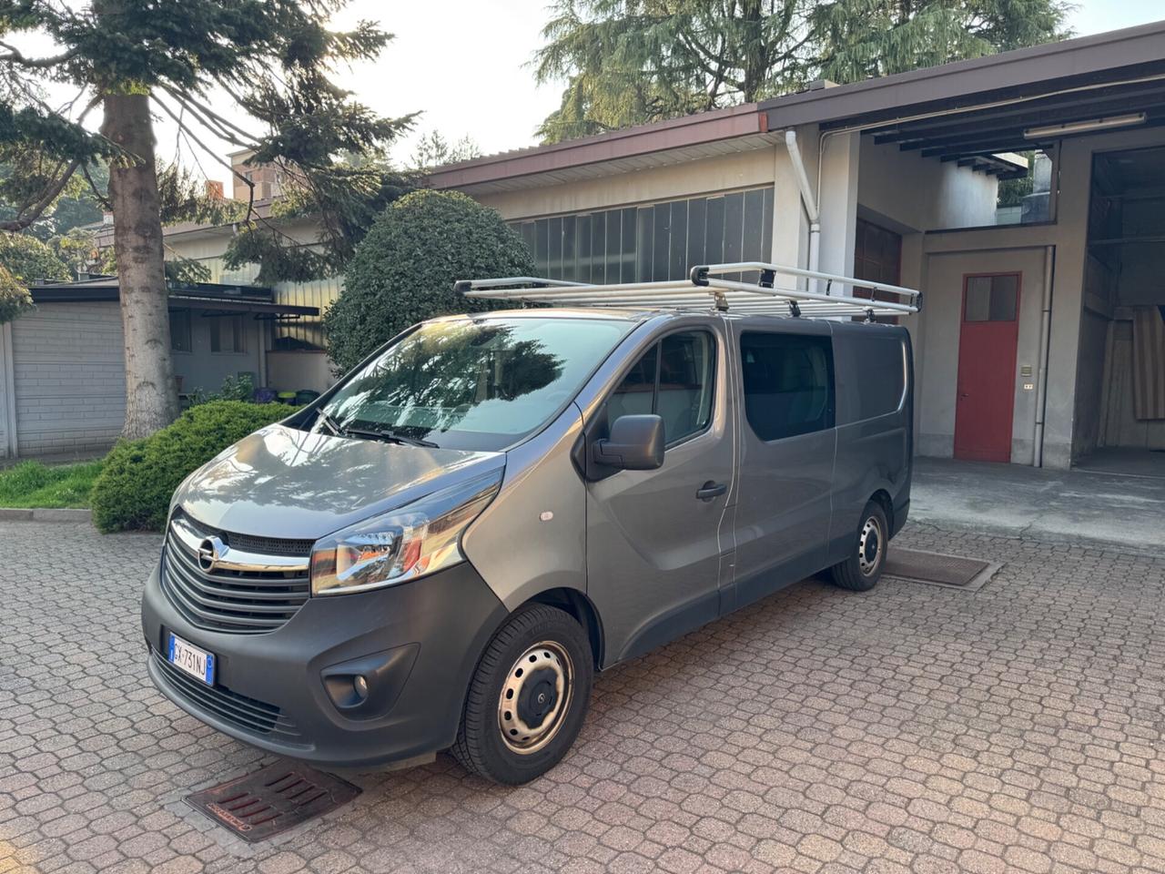 OPEL VIVARO 6 posti PASSO LUNGO