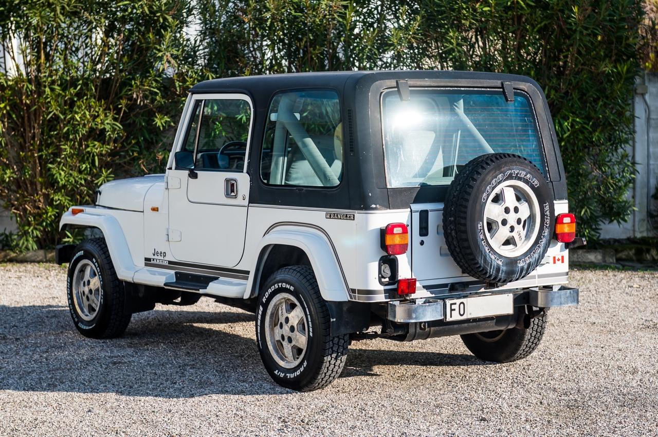 Jeep Wrangler 2.5 Laredo