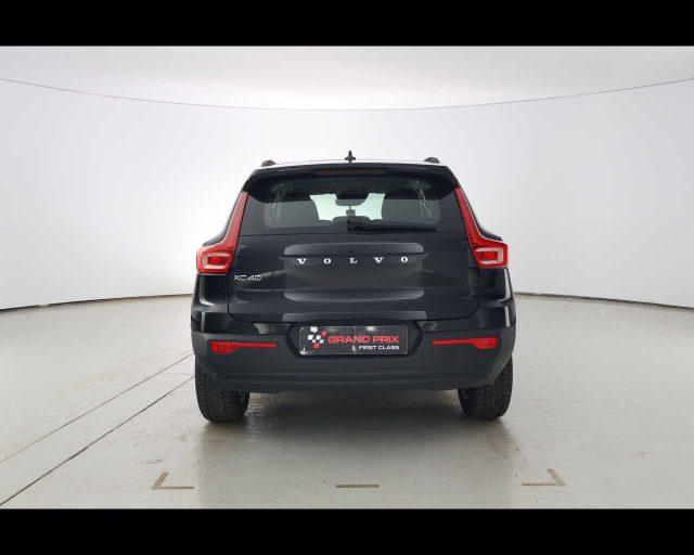 VOLVO XC40 T2 Momentum Core