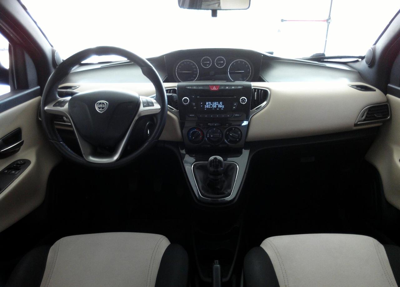 Lancia Ypsilon 0.9 TwinAir 85 CV 5 porte Metano Ecochic Gold NEOPATENTATI