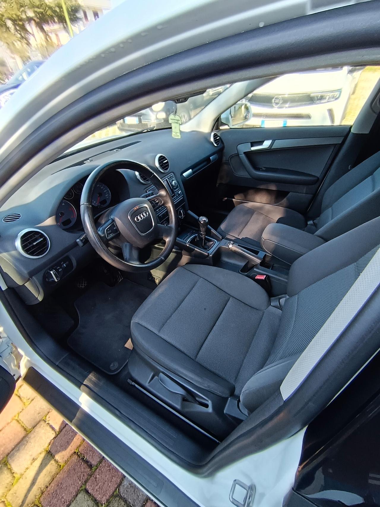 Audi A3 SPB 1.6 TDI 105 CV CR Ambition