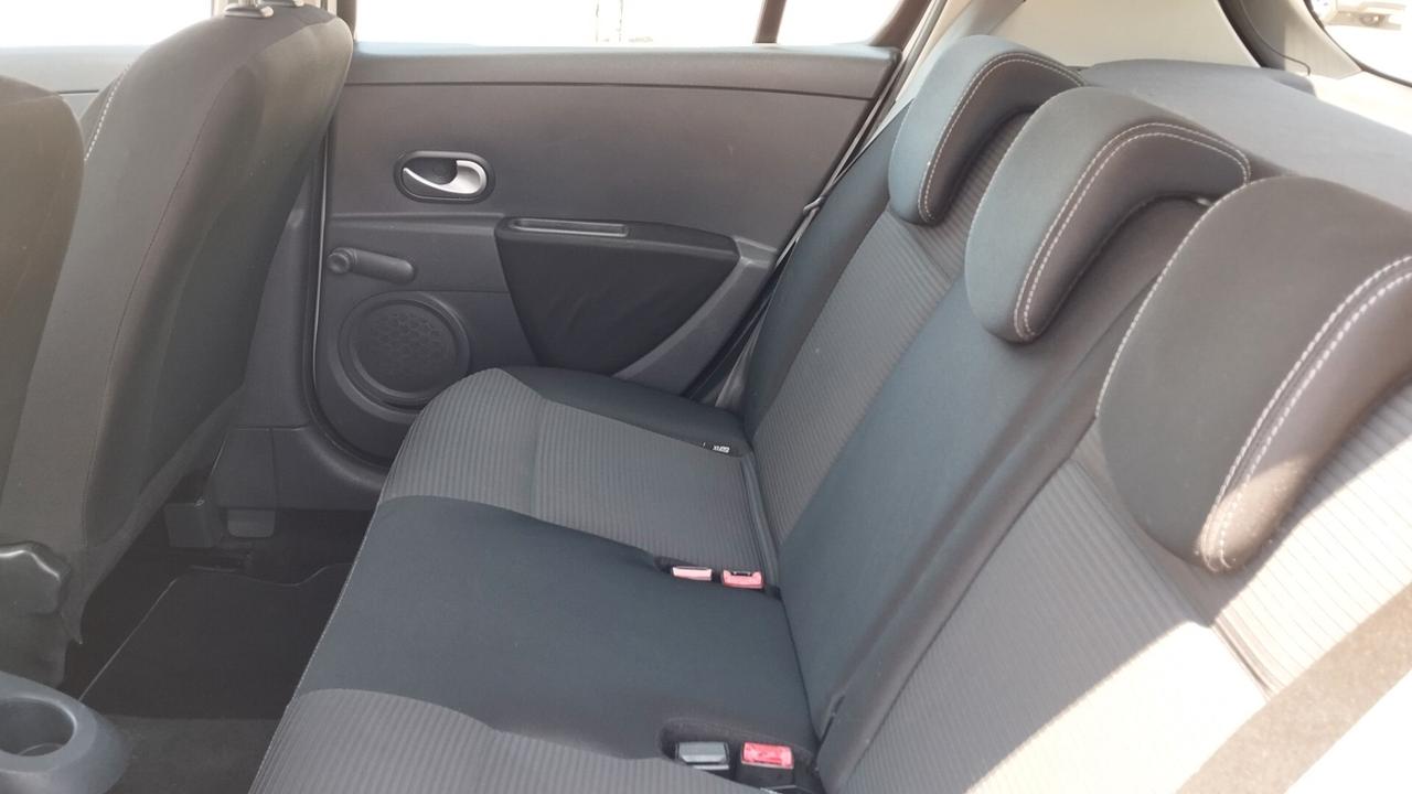 RENAULT CLIO 1.5 DCI- NAVI 2012