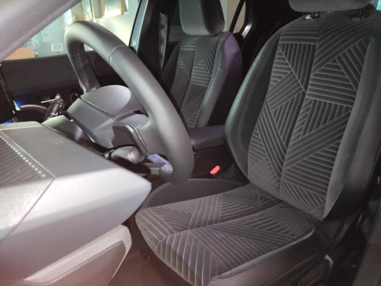 Lancia Ypsilon Hybrid e-DCT LX