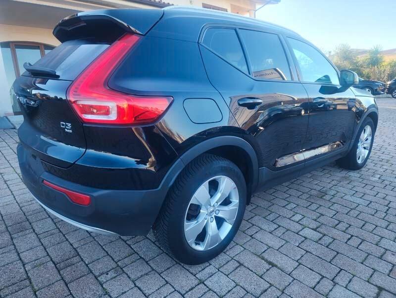 Volvo XC40 D3 Momentum 2.0 TDI 150 CV Automatica