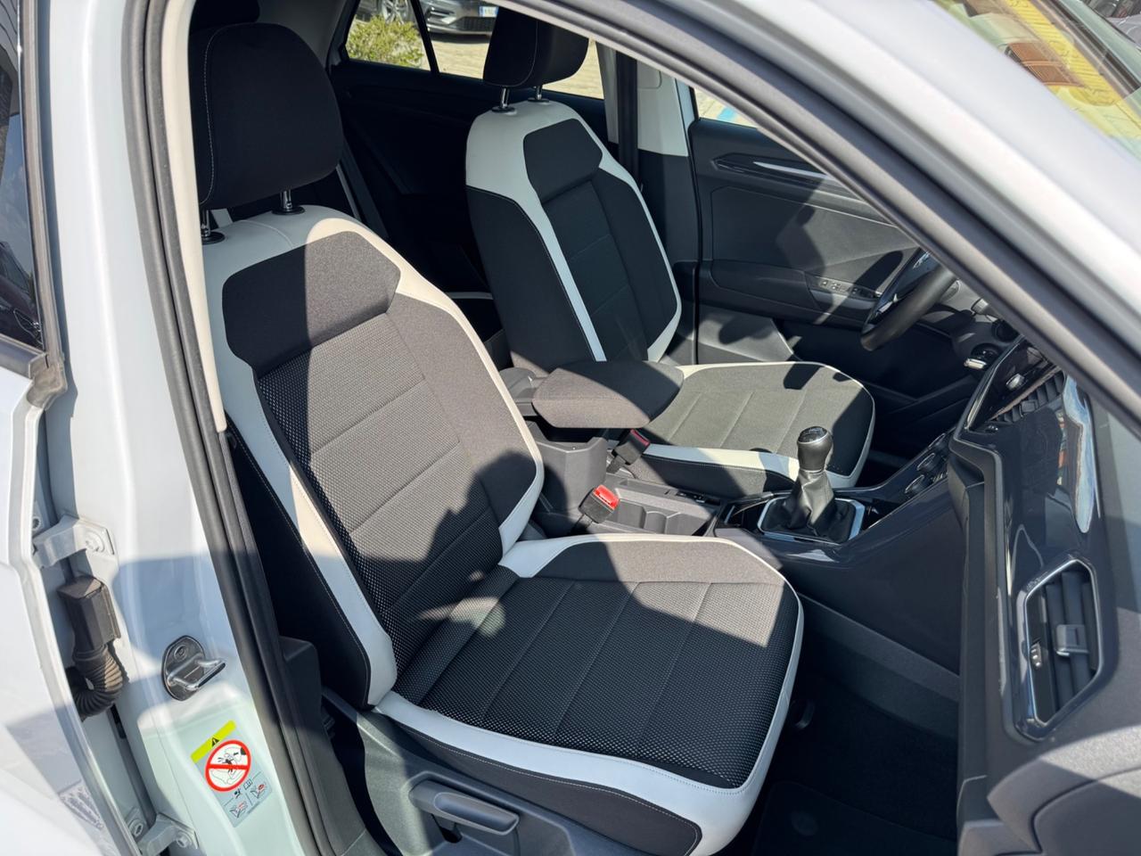 Volkswagen T-Roc 1.6 TDI SCR Advanced VIRTUAL, LED, TELECAMERA