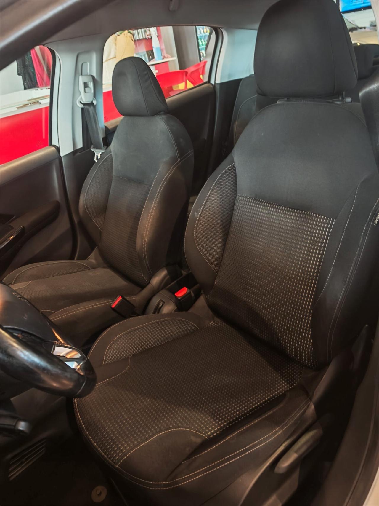 Peugeot 208 PureTech 82 5p. GPL Allure