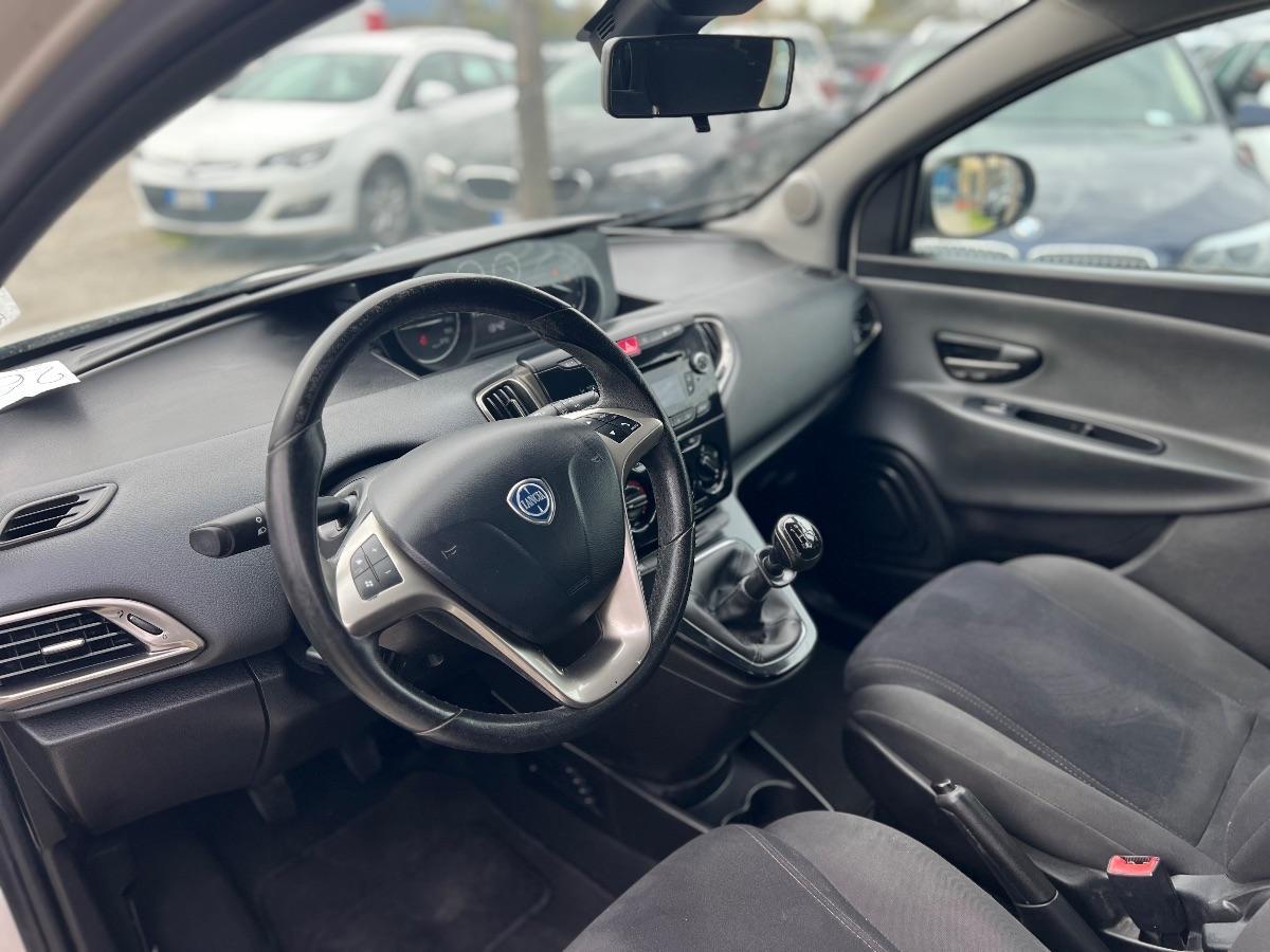 LANCIA - Ypsilon - 1.2 69 CV 5 porte Silver