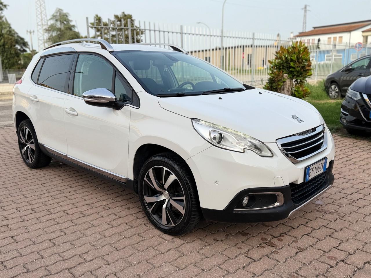 Peugeot 2008 BlueHDi 120 S&S Black Matt
