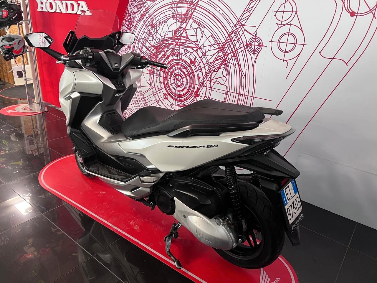 Honda Forza 300 2021