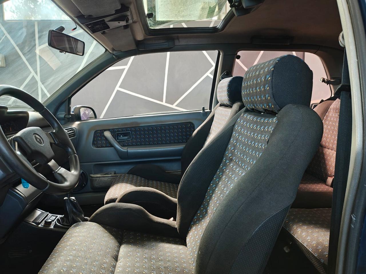 Renault Clio 1.8i 16V cat