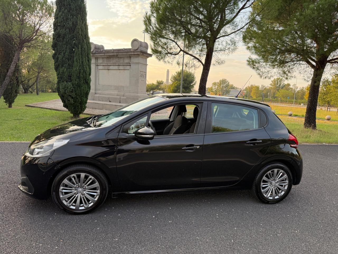 Peugeot 208 PureTech 82 3 porte Allure