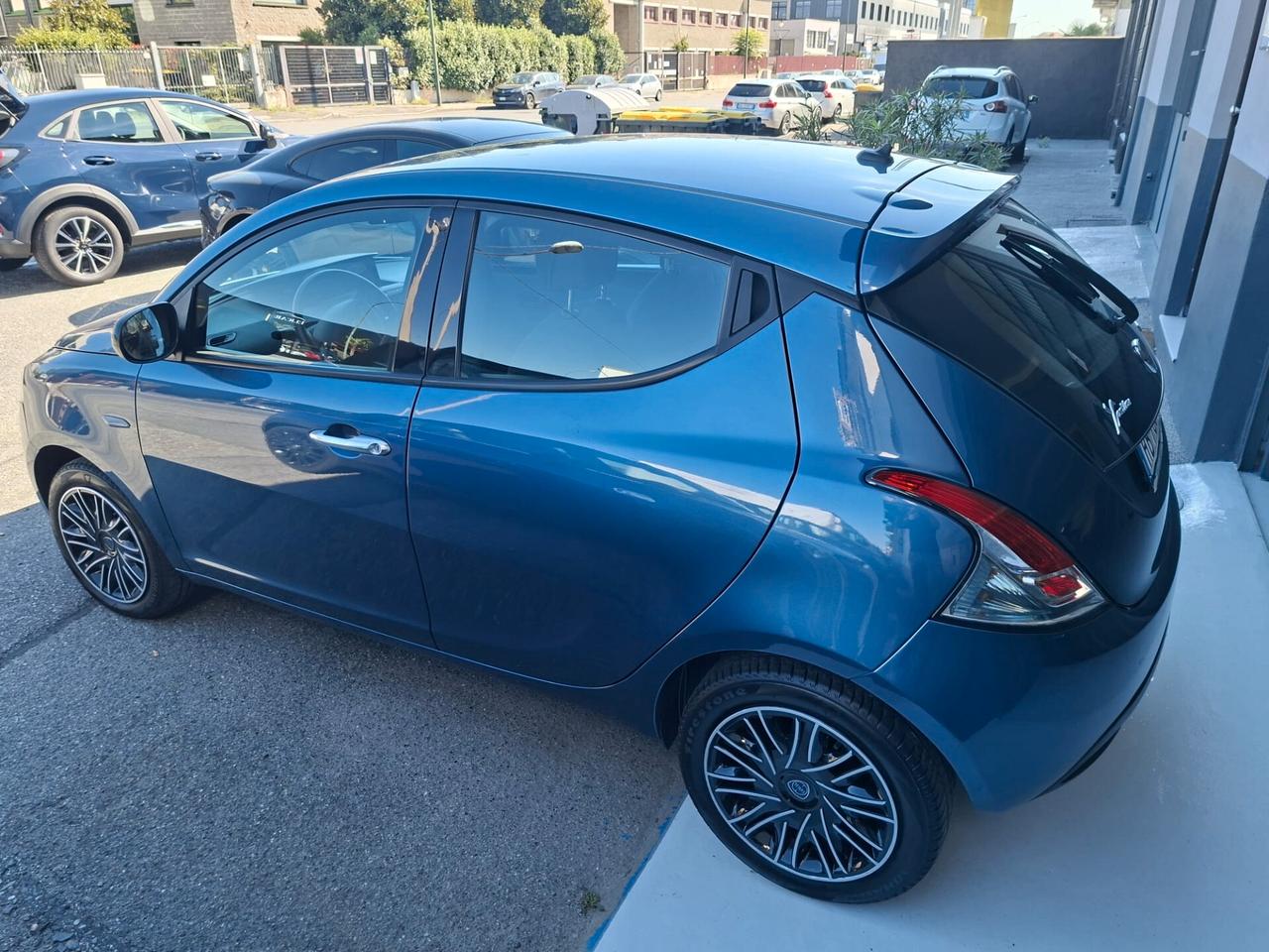 Lancia Ypsilon 1.0 FireFly 5 porte S&S Hybrid Silver - Vettura aziendale, unico proprietario.