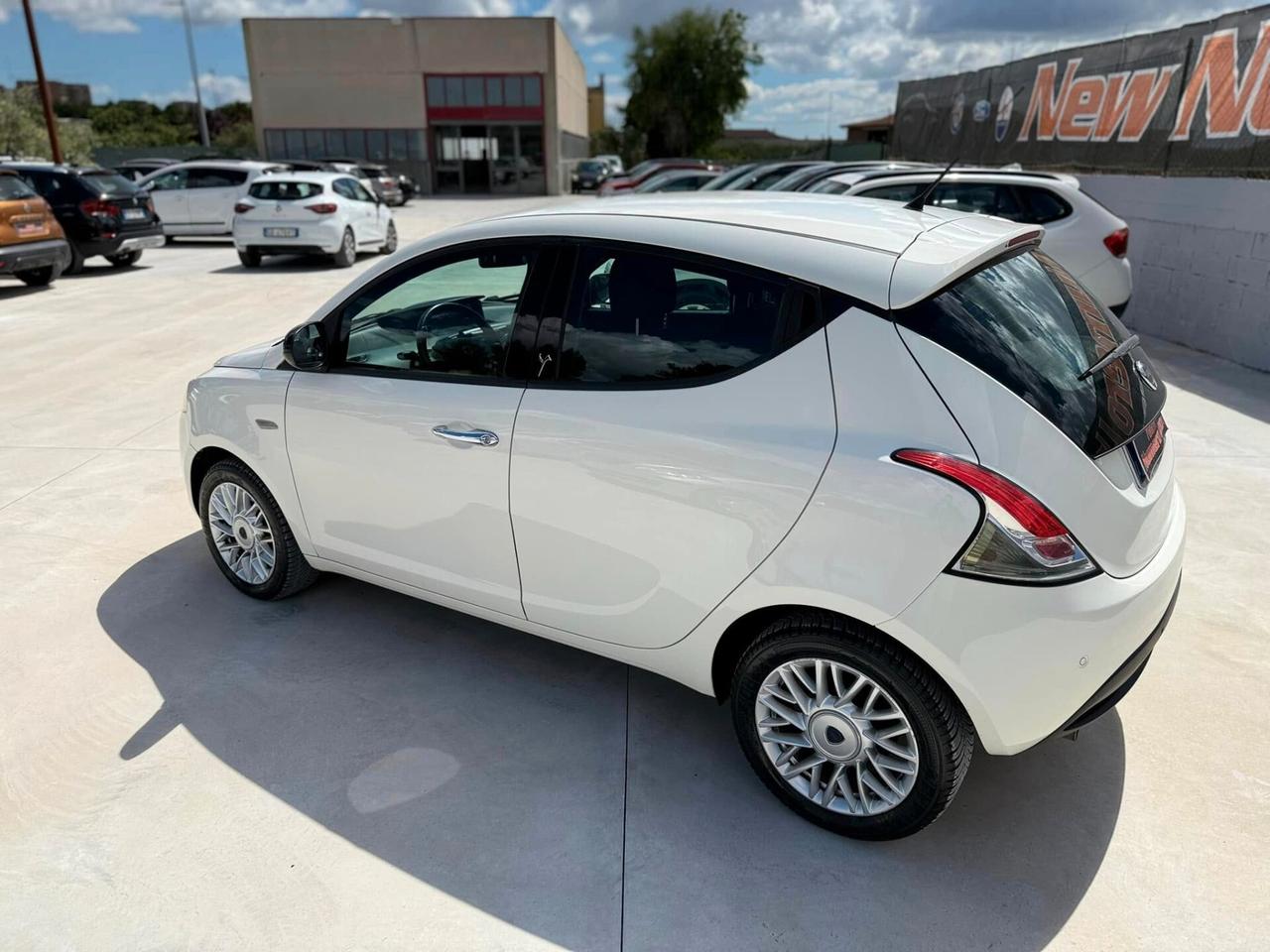Lancia Ypsilon 1.2 69 CV 5P Gold 2015