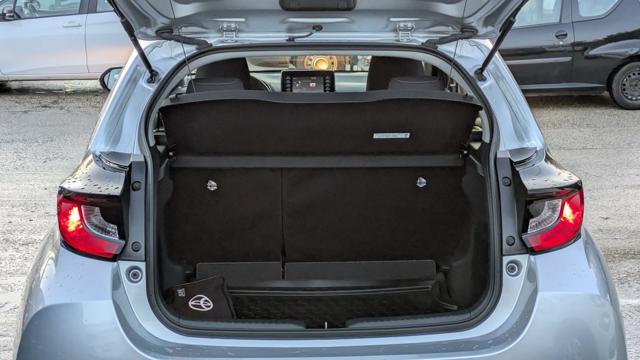 TOYOTA Yaris HYBRID BUSINESS 1.5cc 92