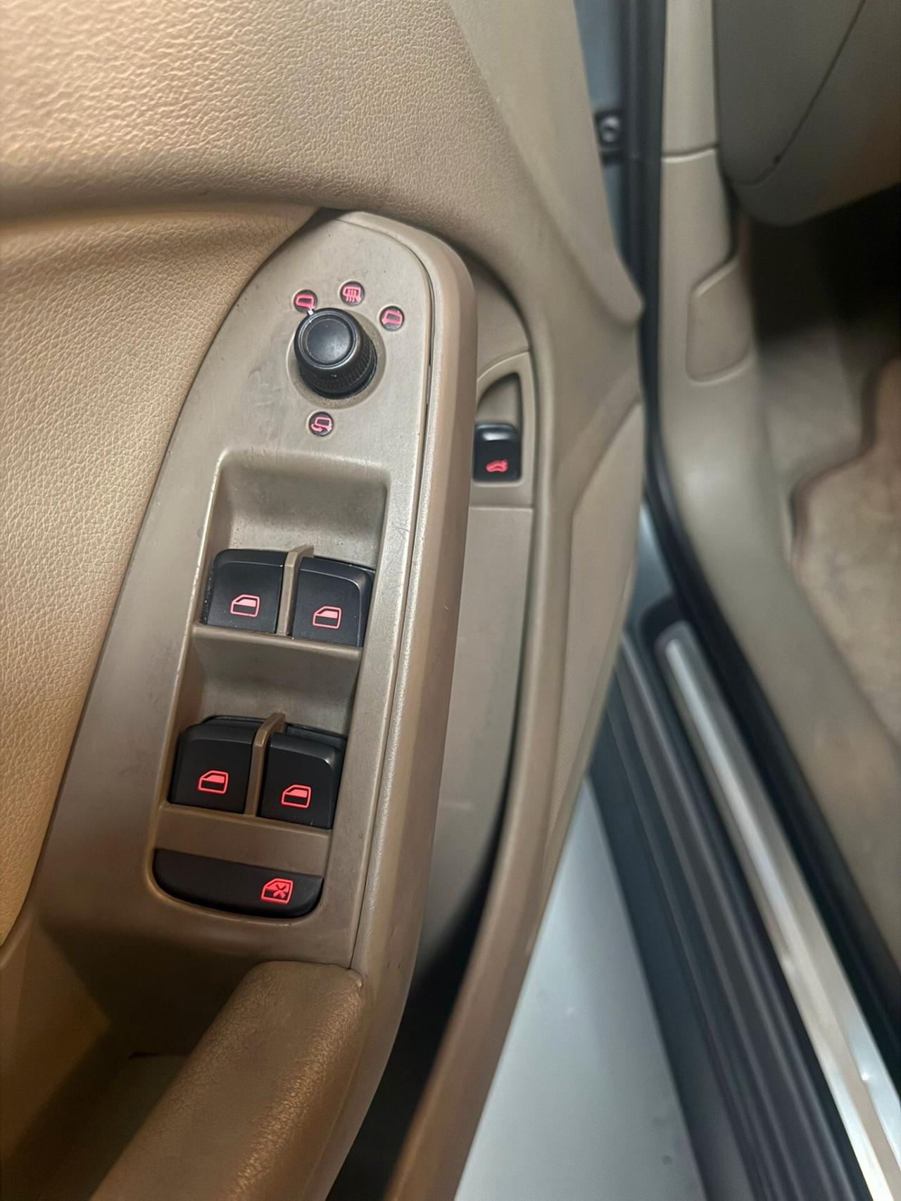 A4 BENZINA BERLINA INTERNI IN PELLE