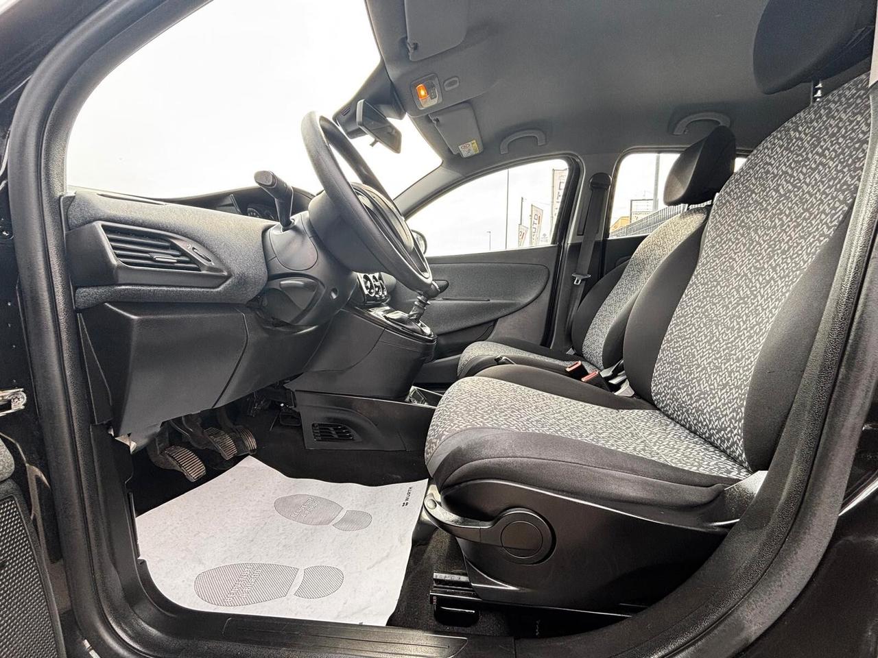 Lancia Ypsilon 1.0 FireFly 5 porte S&S Hybrid Gold