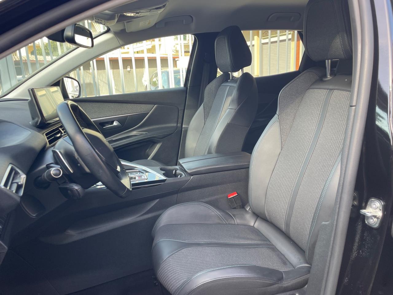 Peugeot 3008 BlueHDi 130 S&S EAT8 Allure