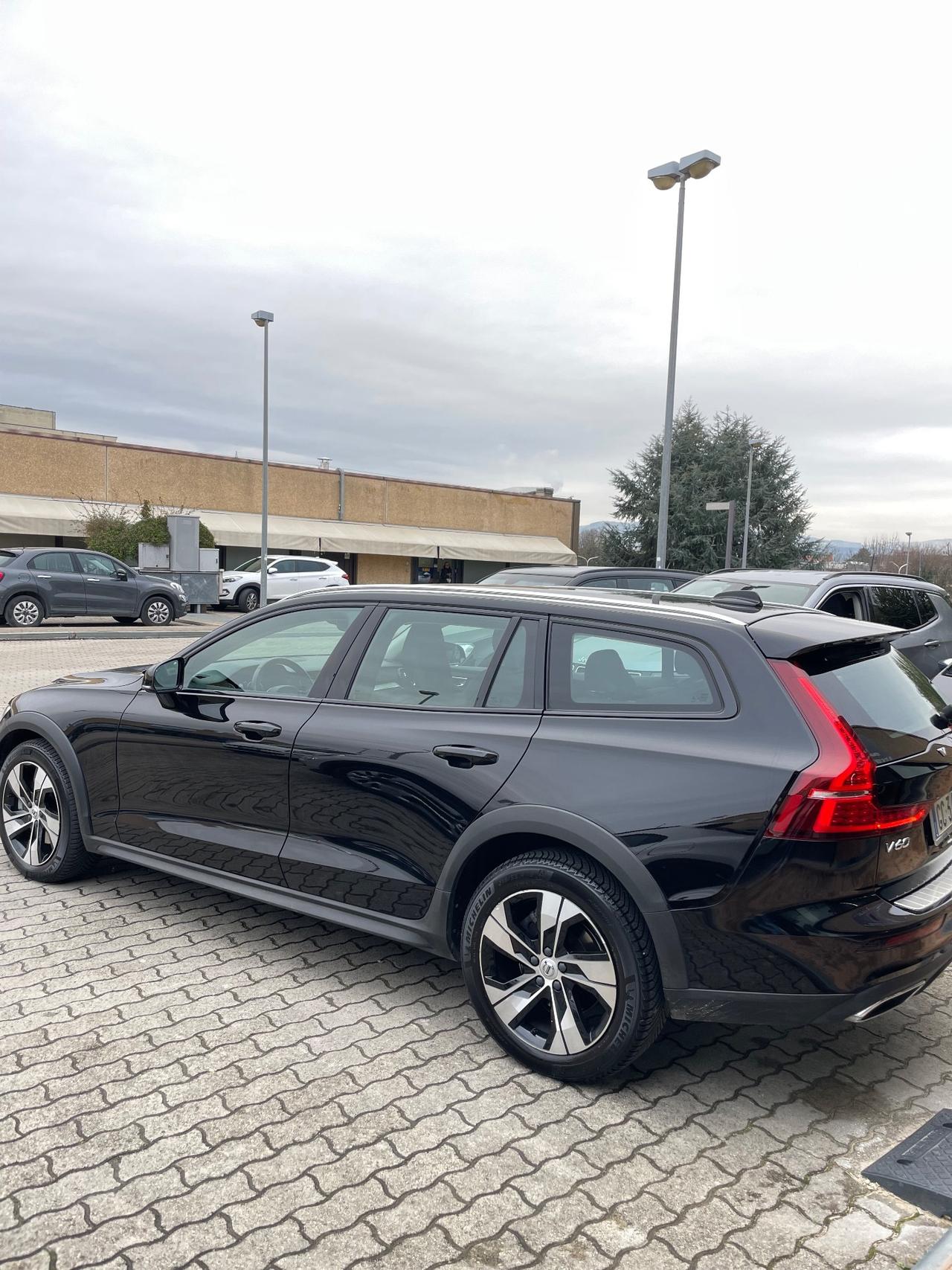 Volvo V60 Cross Country B4 (d) AWD Geartronic Business Pro Line