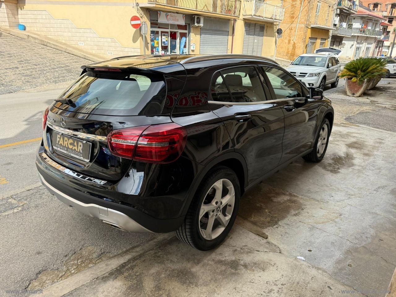 MERCEDES-BENZ GLA 200 d Automatic Sport CROSS