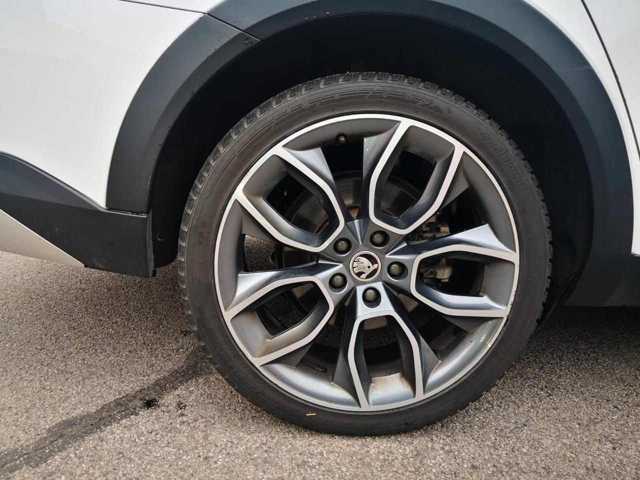 Skoda Superb 2.0 TDI 190 CV SCR DSG 4x4 Wagon Scout