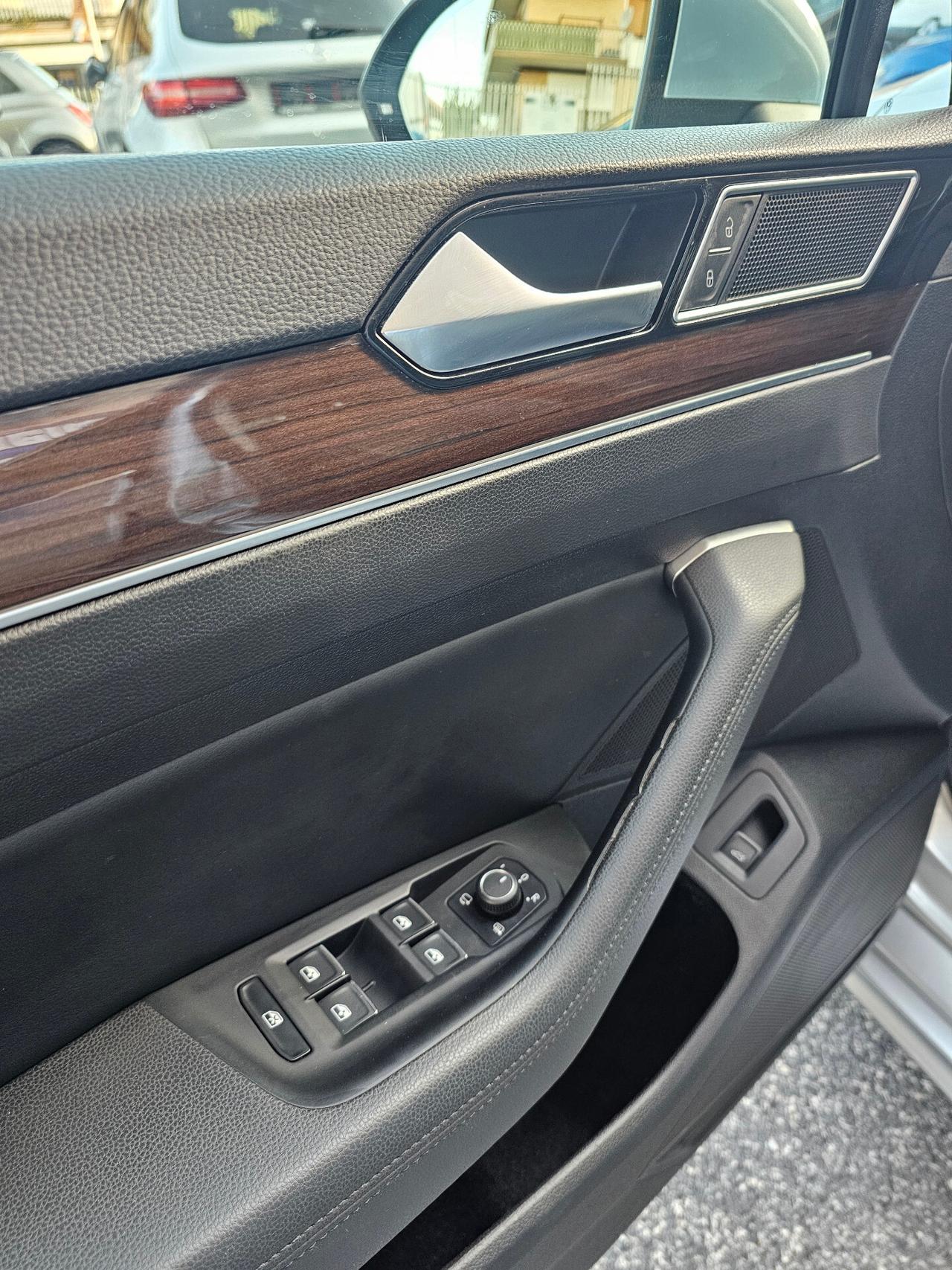 Volkswagen Passat 2.0 BiTDI 4MOTION DSG R-LINE UNIPRO' TAGL UFF FULL
