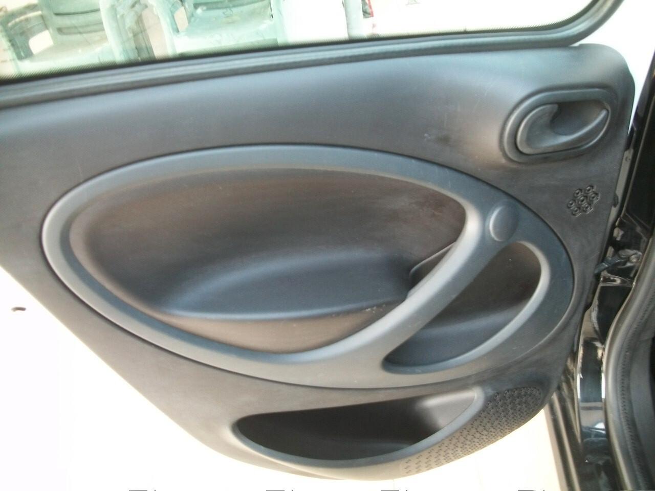 Smart ForFour 70 1.0 Passion cc999 euro 06 benzina 05 porte si neopatentati garanzia un anno km 102898 taliandati bi colore28