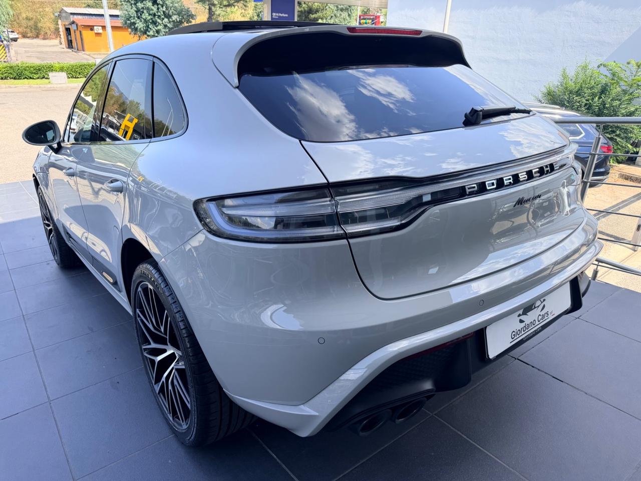 Porsche Macan 2.0 i 265cv open edition colore gesso