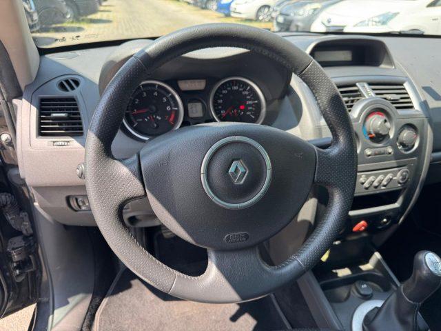 RENAULT Megane Mégane C-C 1.6 16V Dynamique