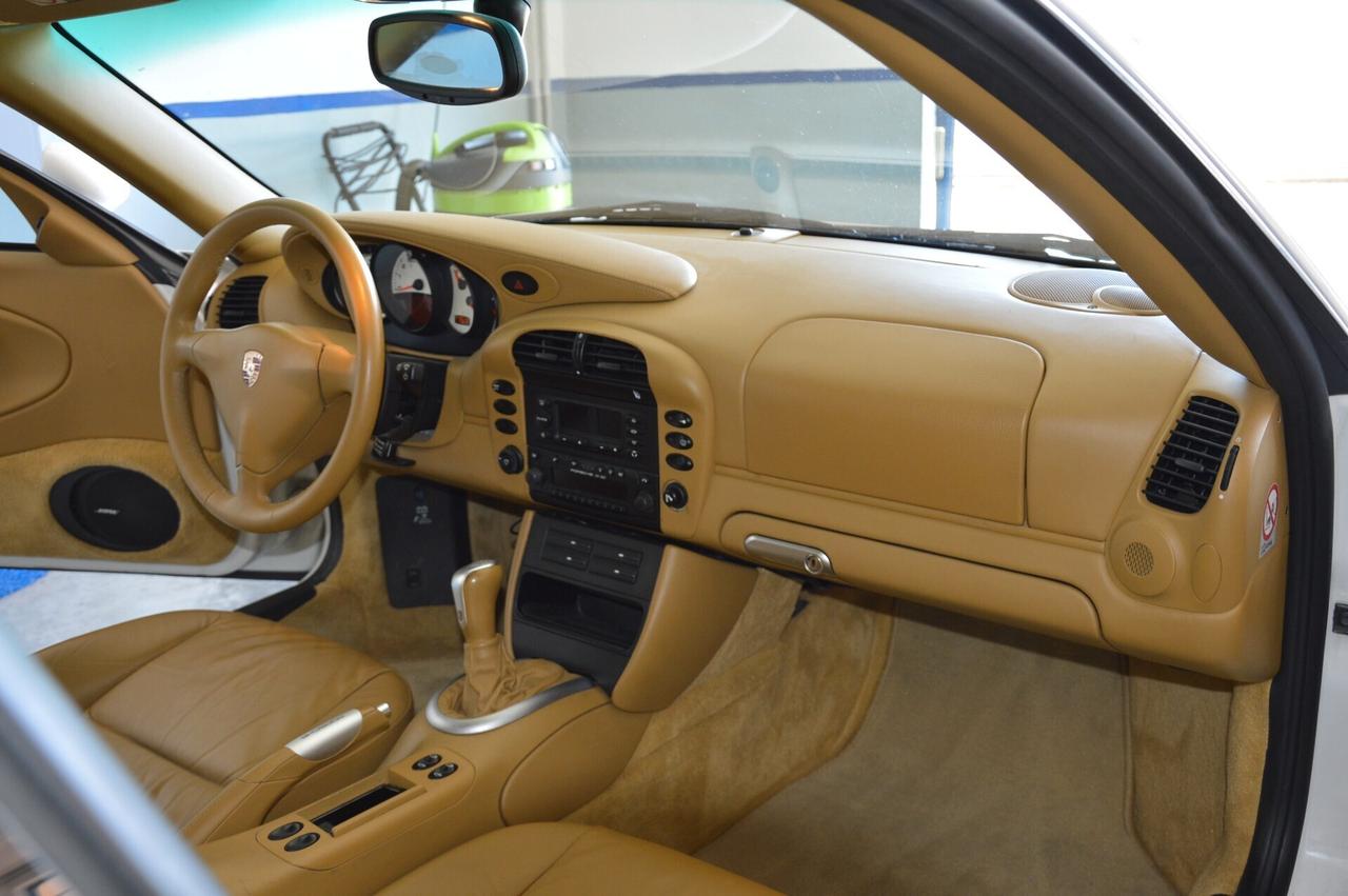 Porsche 911 Carrera cat Coupé