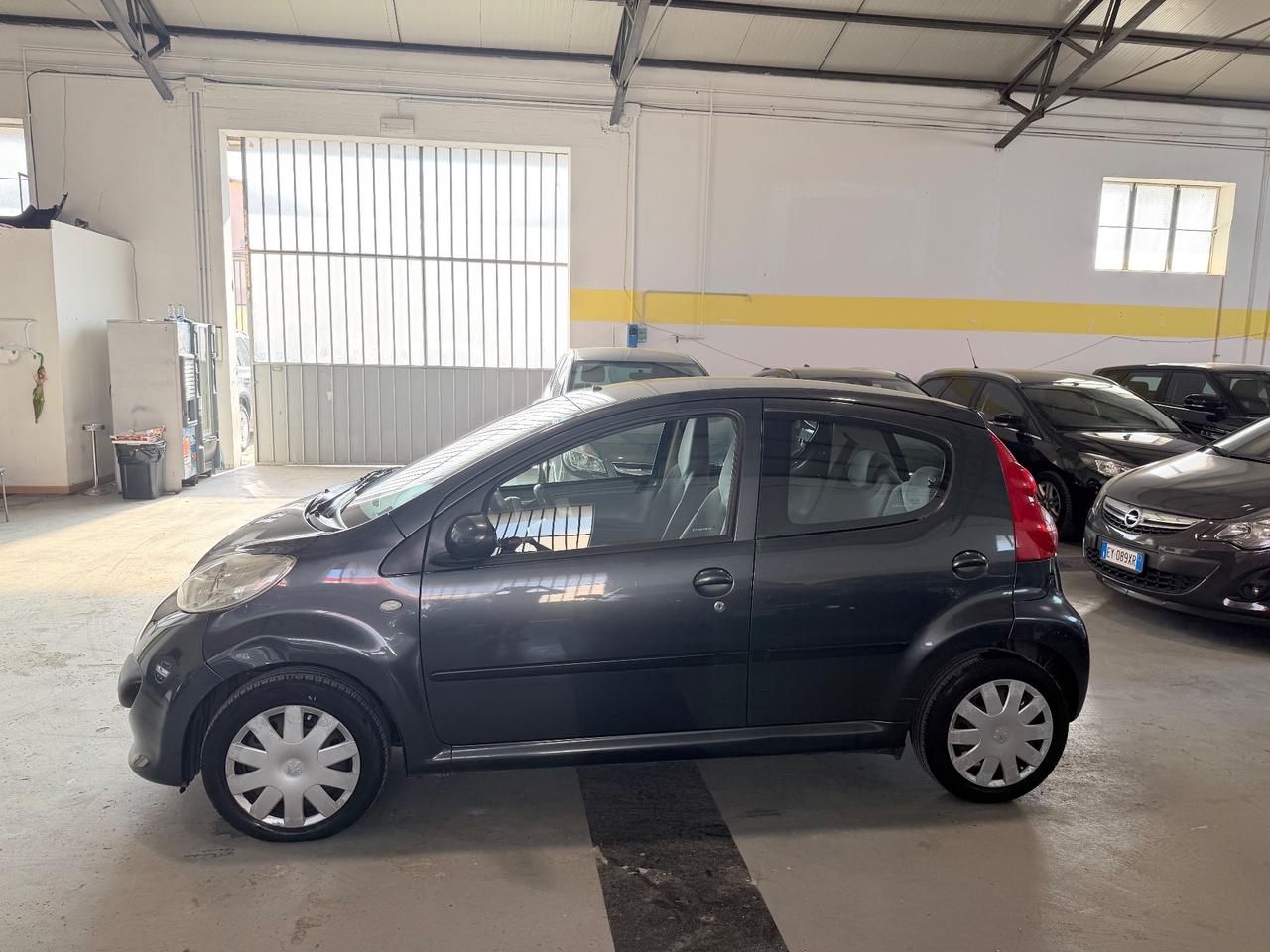 Peugeot 107 1.0 68CV 5p. Sweet Years neopatentati